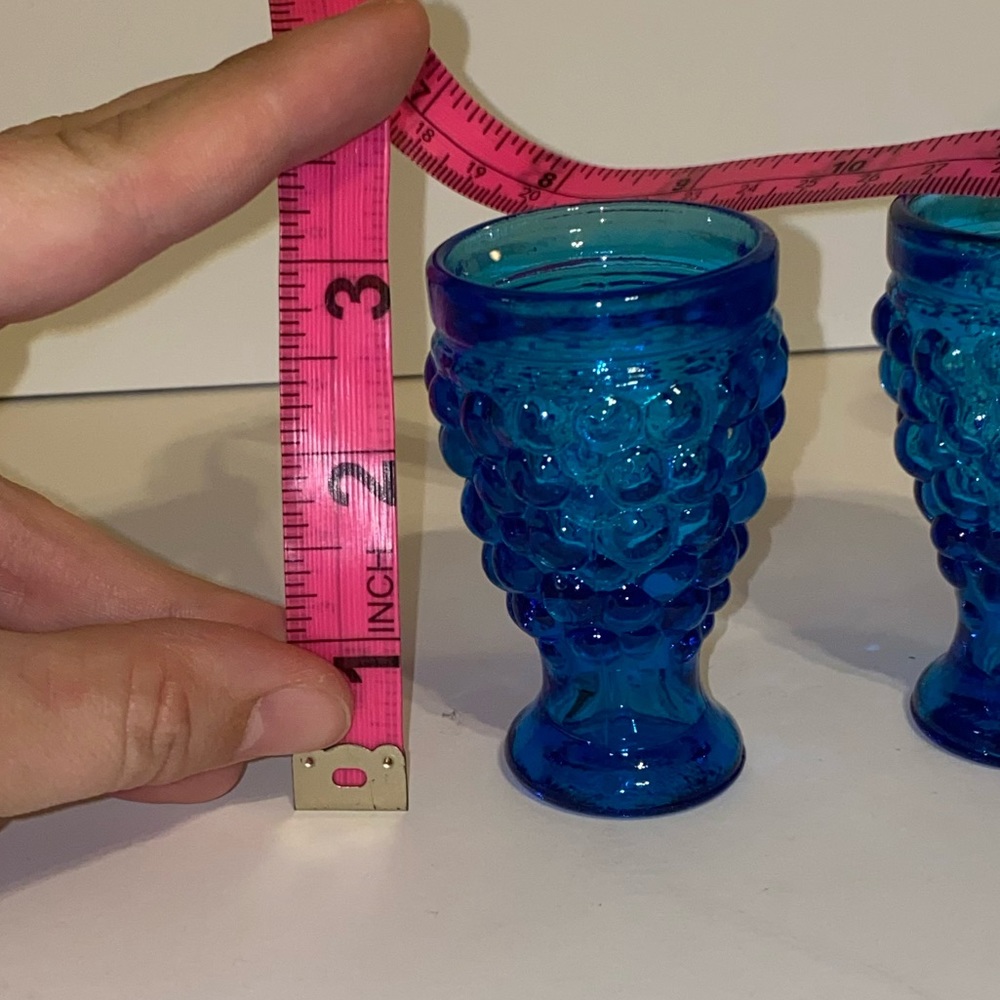 Vintage blue grape glass decanter and shot glass set - Picture 5 of 6